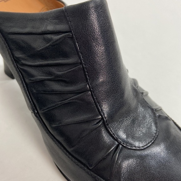 Sofft Leather Ruched Black Slip On Mules Closed Toe Heels Open Back Pumps - Picture 4 of 16